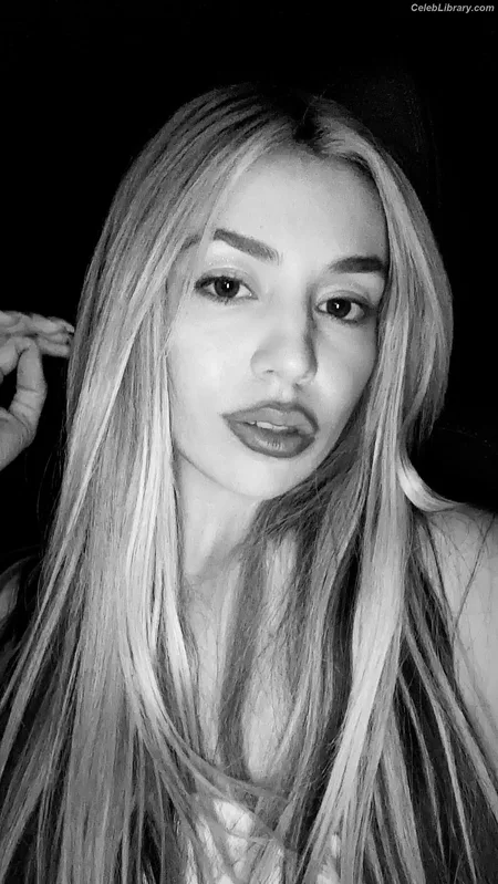 Ava Max photo 12 of 2136
