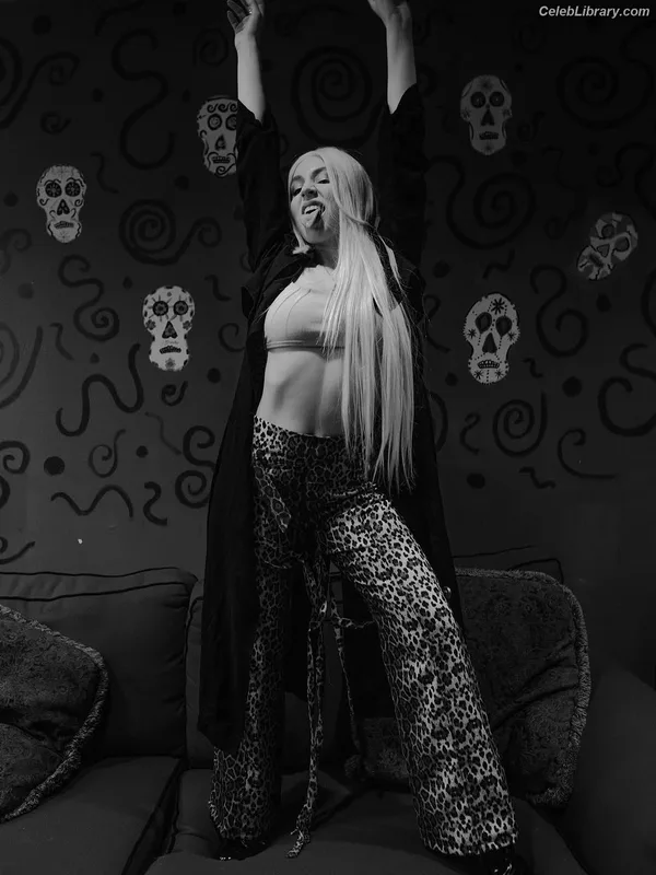Ava Max photo 18 of 2136