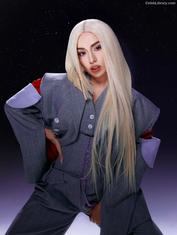 Ava Max photo 2 of 2136