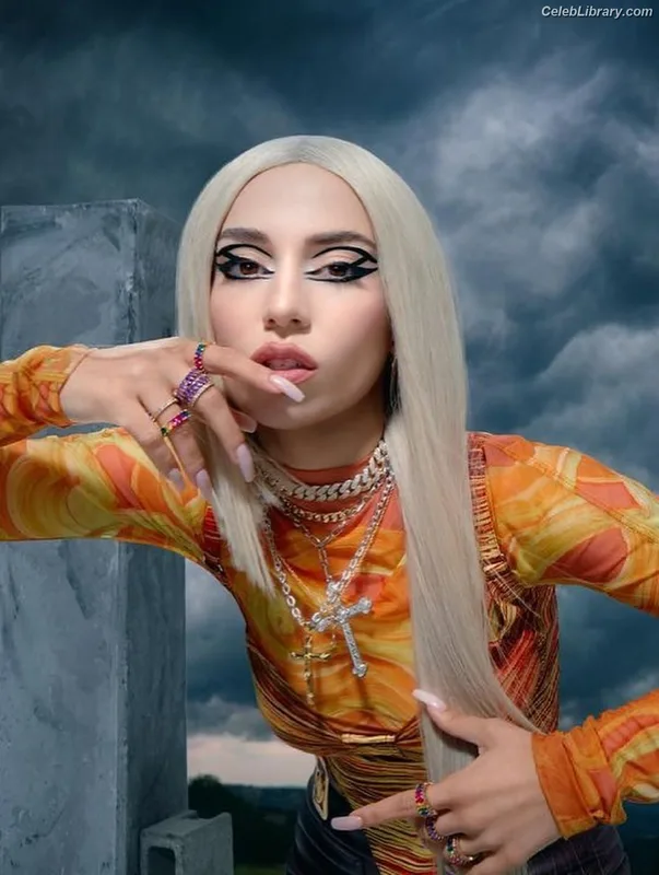 Ava Max photo 3 of 2136