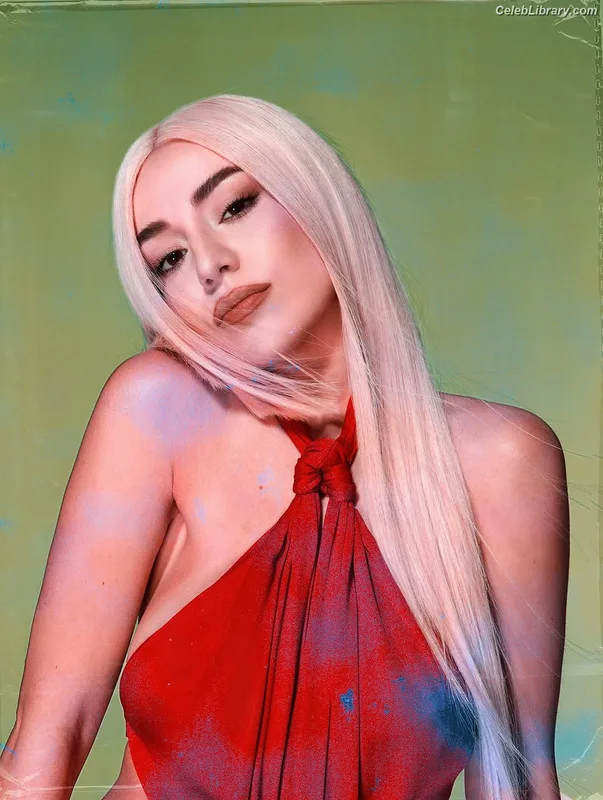 Ava Max photo 4 of 2136
