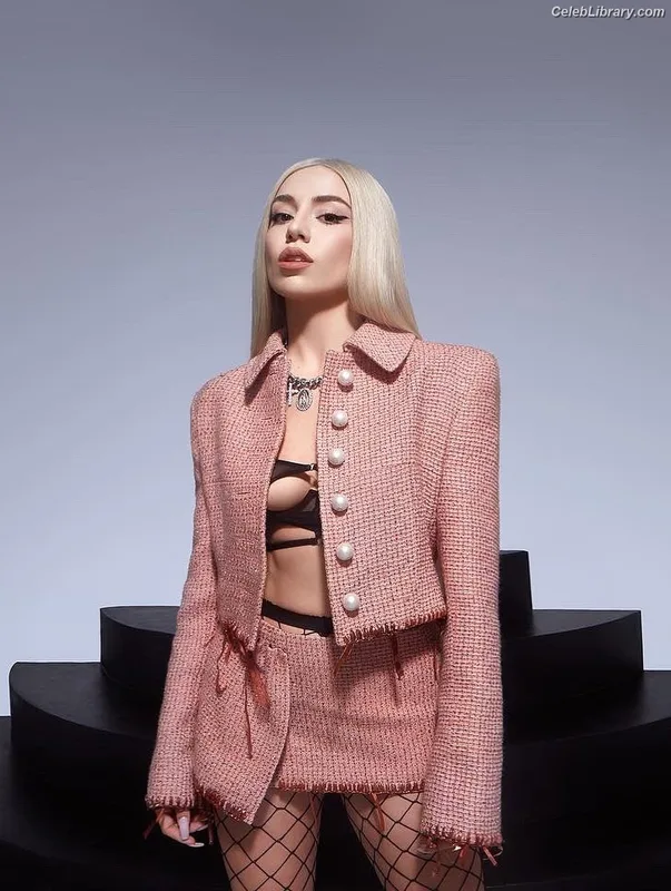 Ava Max photo 6 of 2136