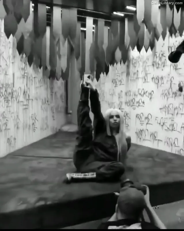 Ava Max photo 19 of 2136