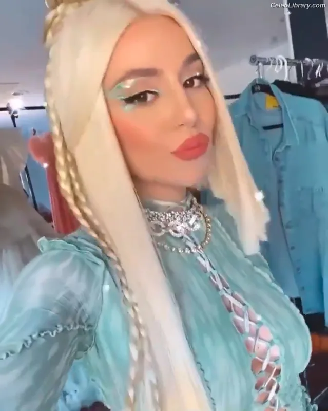 Ava Max photo 21 of 2136