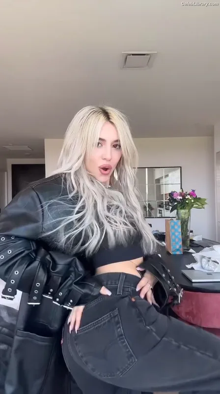 Ava Max photo 24 of 2136