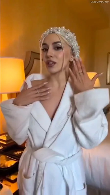 Ava Max photo 15 of 2136