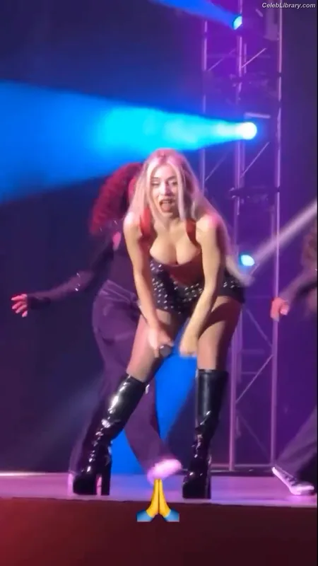 Ava Max photo 21 of 2136