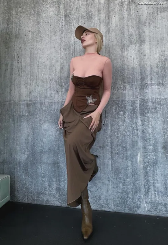Ava Max photo 4 of 2136