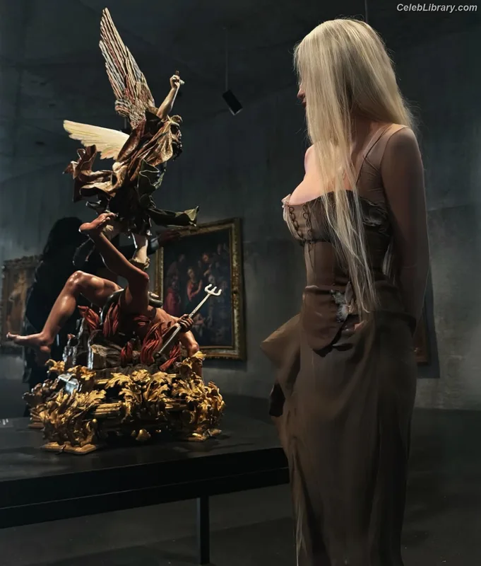 Ava Max photo 6 of 2136
