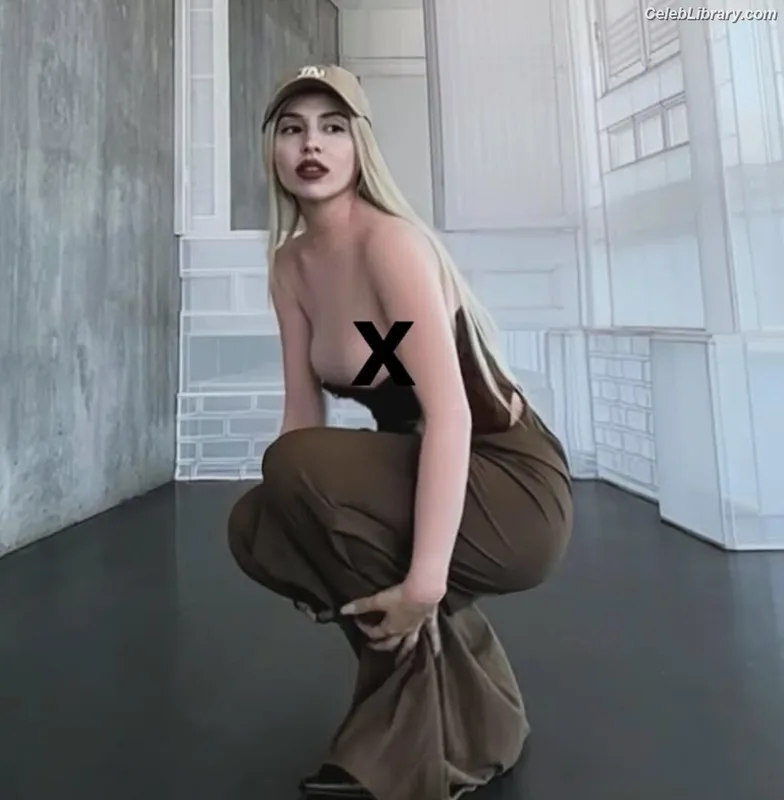 Ava Max photo 8 of 2136