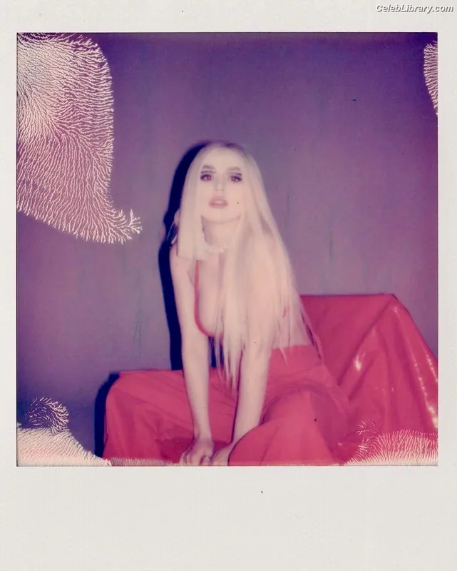 Ava Max photo 8 of 2136
