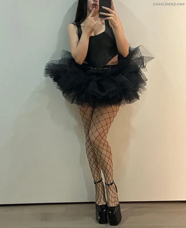 Ava Max photo 11 of 2136