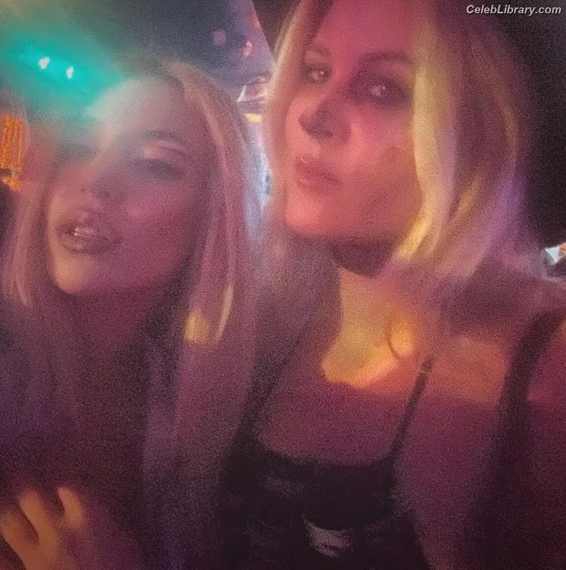 Ava Max photo 13 of 2136