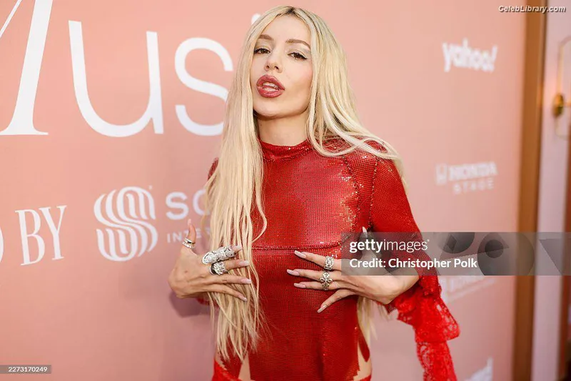 Ava Max photo 21 of 2136