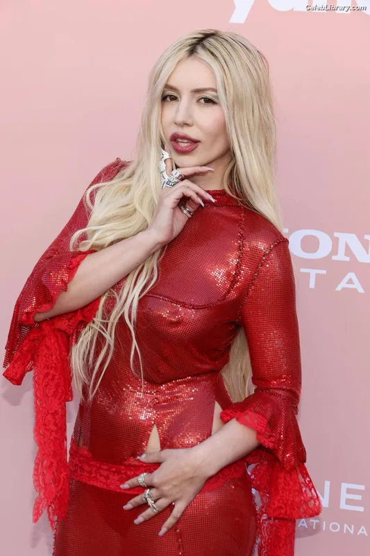 Ava Max photo 22 of 2136