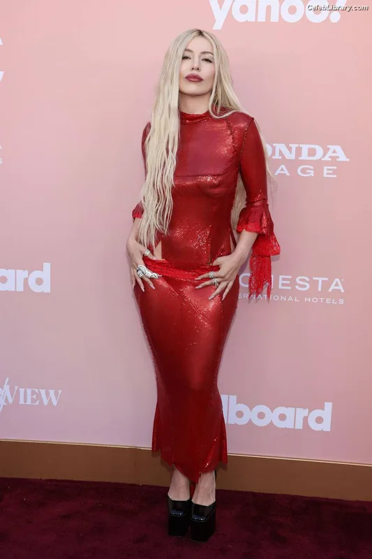 Ava Max photo 1 of 2136