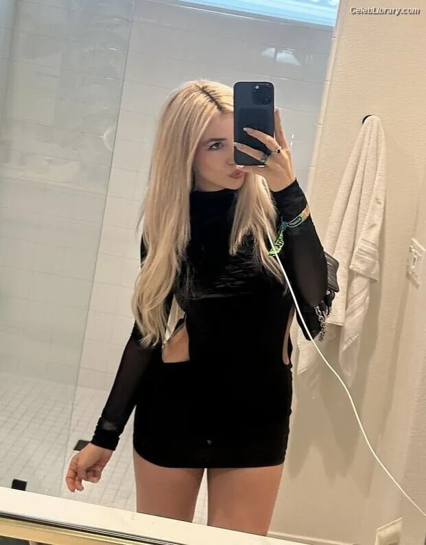Ava Max photo 10 of 2136