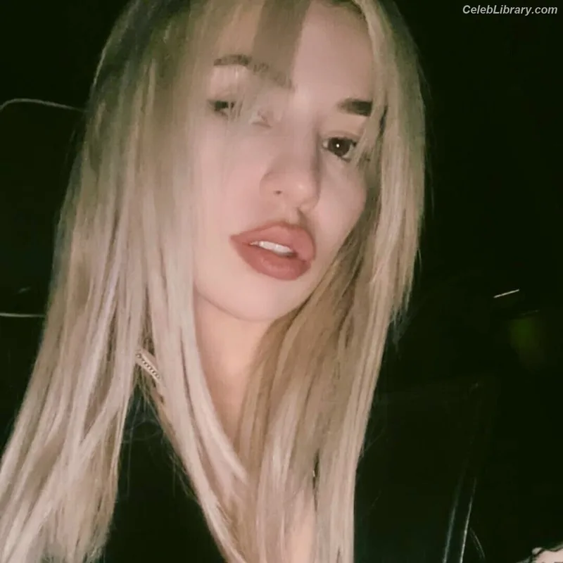 Ava Max photo 12 of 2136