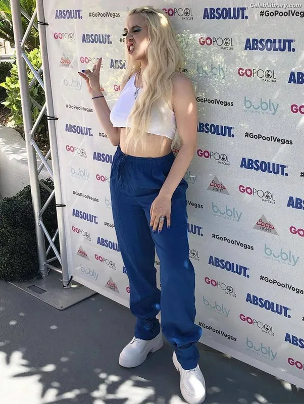 Ava Max photo 19 of 2136