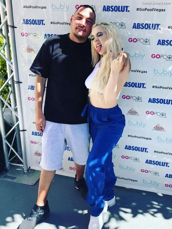 Ava Max photo 20 of 2136