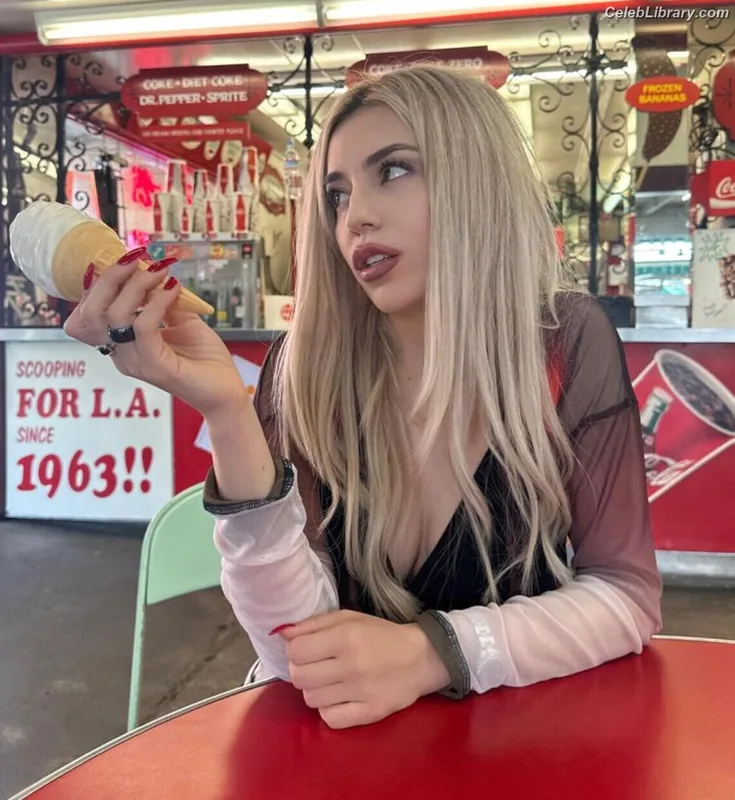 Ava Max photo 24 of 2136