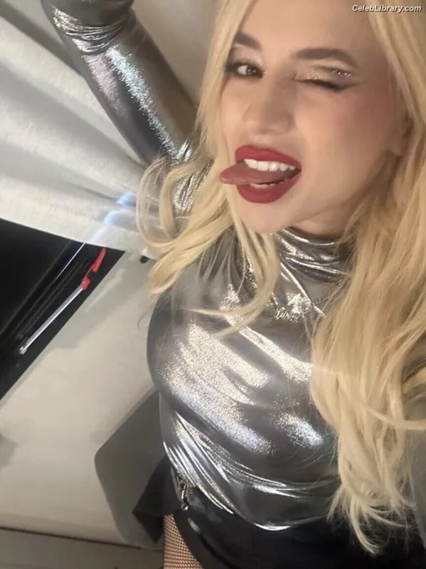 Ava Max photo 9 of 2136
