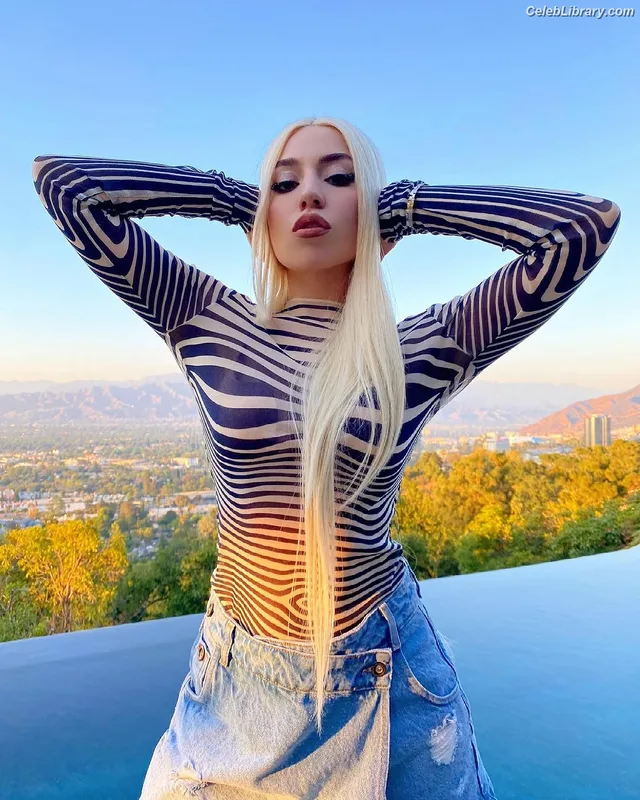 Ava Max photo 12 of 2136