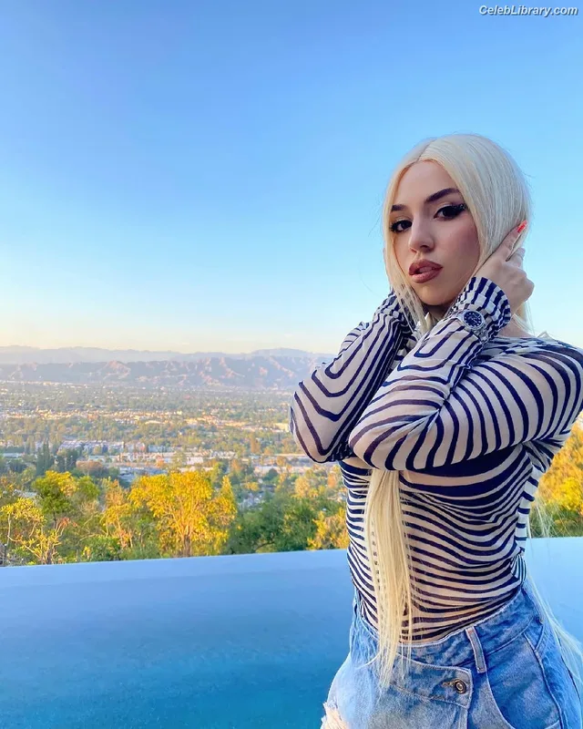 Ava Max photo 14 of 2136