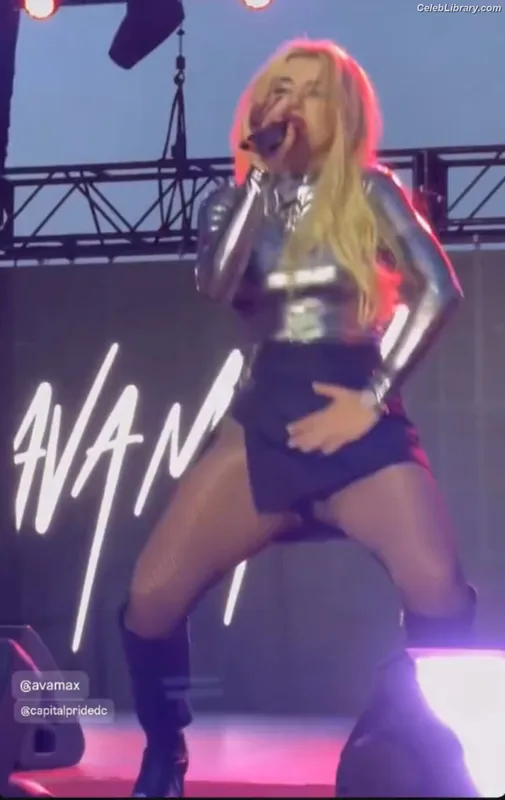 Ava Max photo 6 of 2136