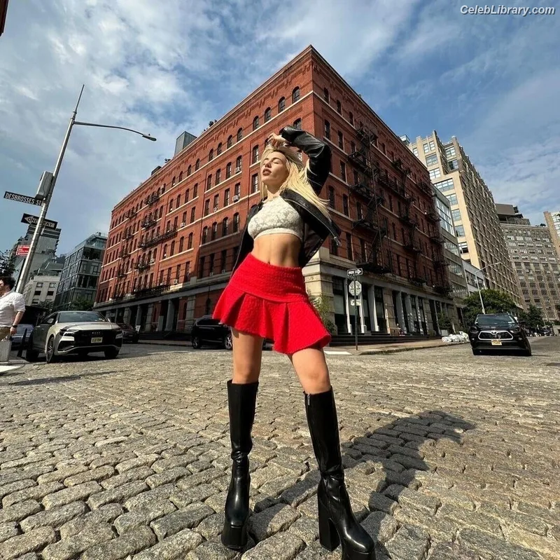 Ava Max photo 16 of 2136