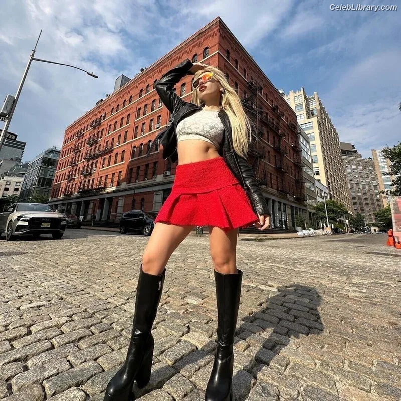 Ava Max photo 17 of 2136