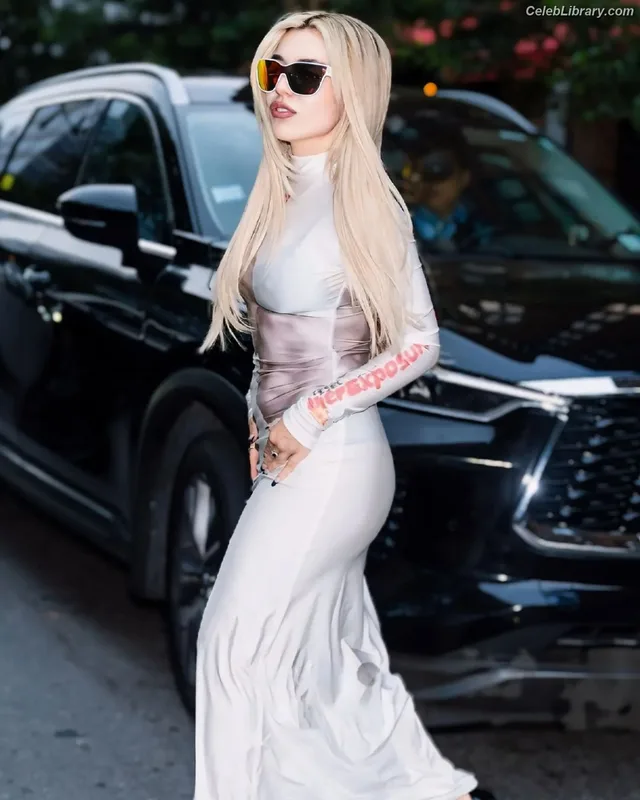 Ava Max photo 23 of 2136