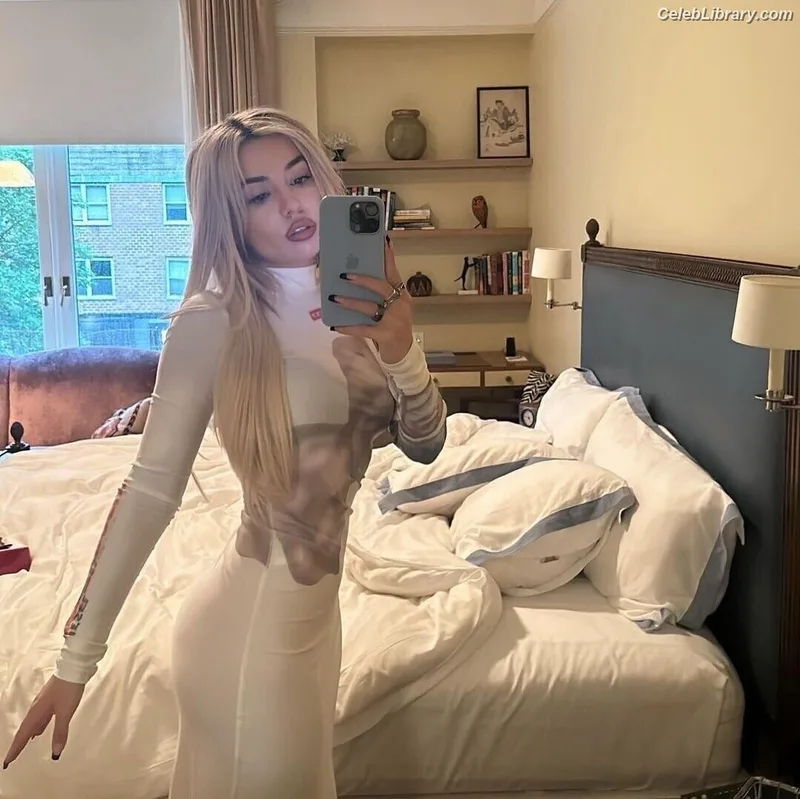 Ava Max photo 6 of 2136