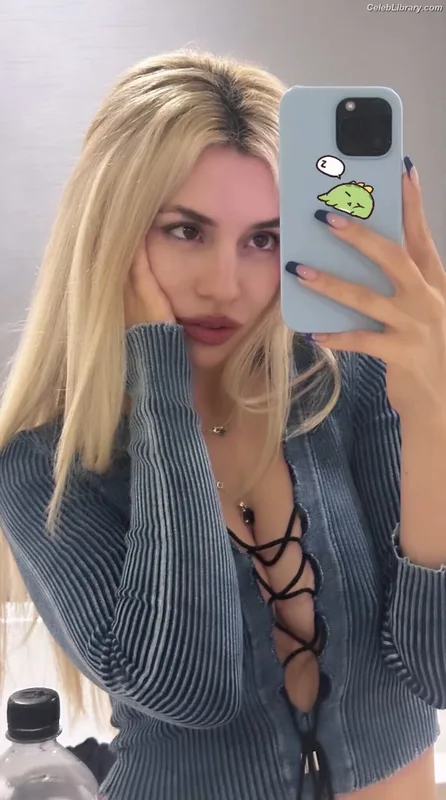 Ava Max photo 8 of 2136