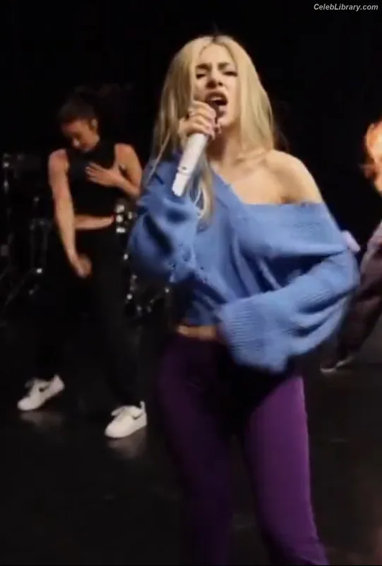 Ava Max photo 15 of 2136