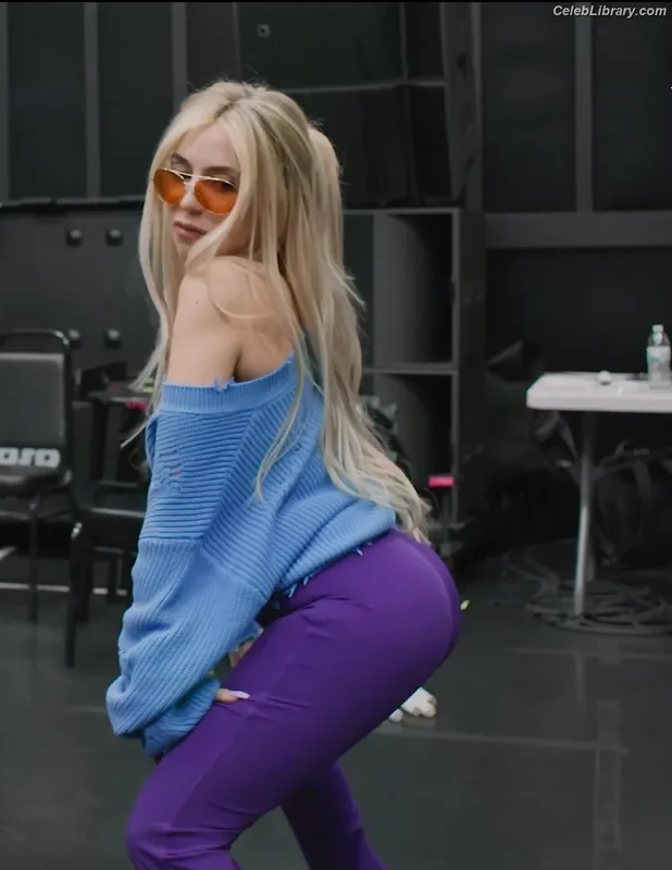 Ava Max photo 20 of 2136