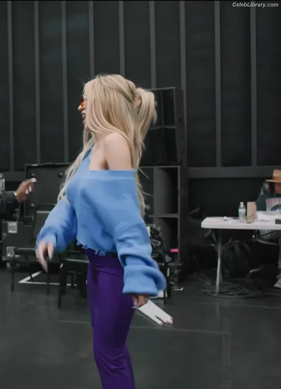 Ava Max photo 21 of 2136
