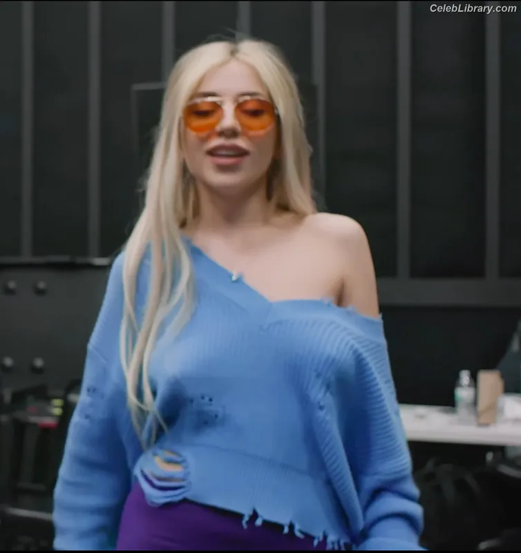 Ava Max photo 23 of 2136