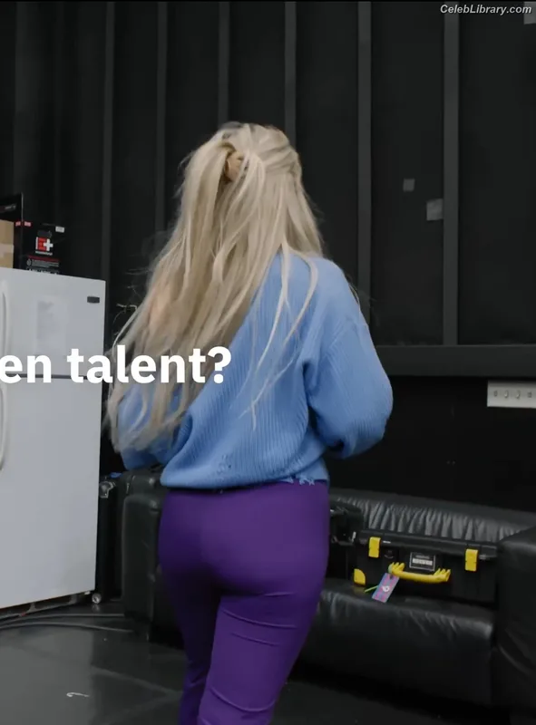 Ava Max photo 1 of 2136