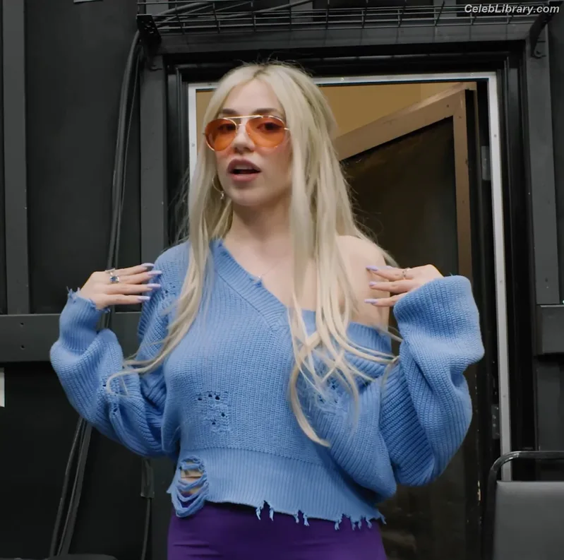 Ava Max photo 2 of 2136