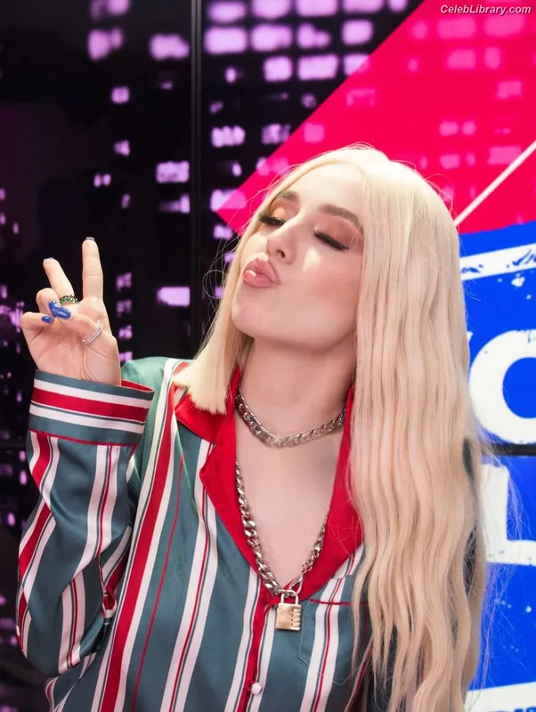 Ava Max photo 18 of 2136