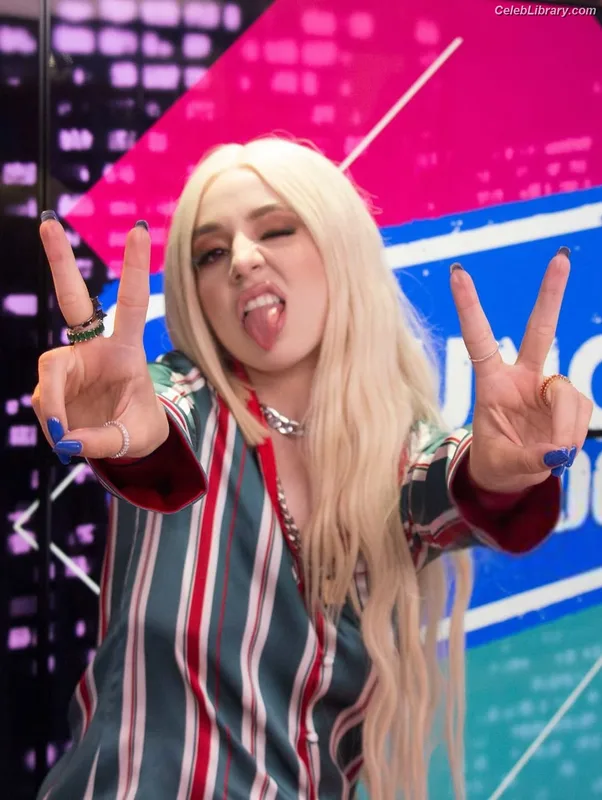 Ava Max photo 19 of 2136
