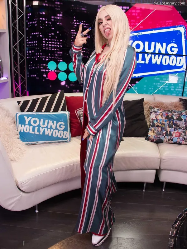 Ava Max photo 23 of 2136