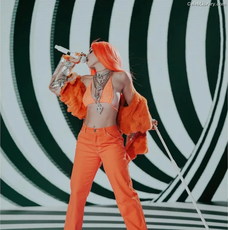 Ava Max photo 2 of 2136