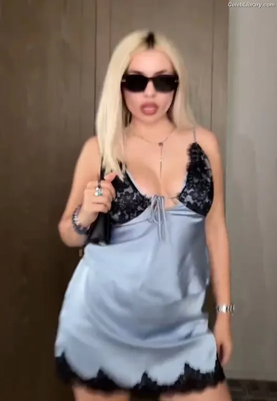 Ava Max photo 13 of 2136