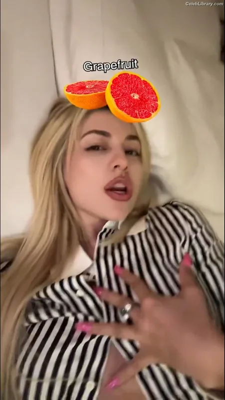 Ava Max photo 18 of 2136