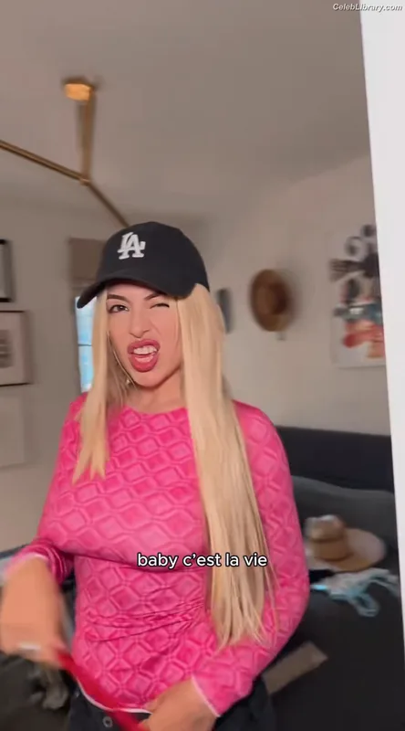 Ava Max photo 19 of 2136