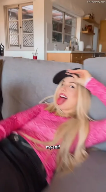 Ava Max photo 22 of 2136