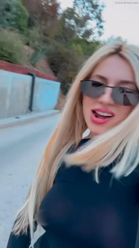 Ava Max photo 2 of 2136