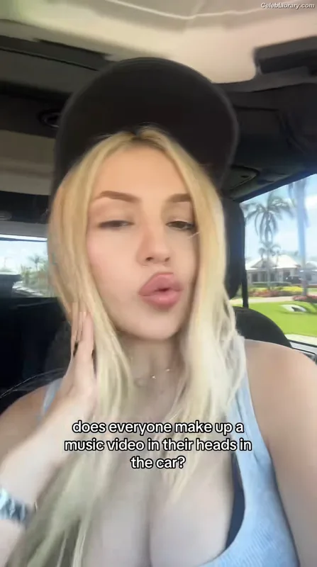 Ava Max photo 6 of 2136